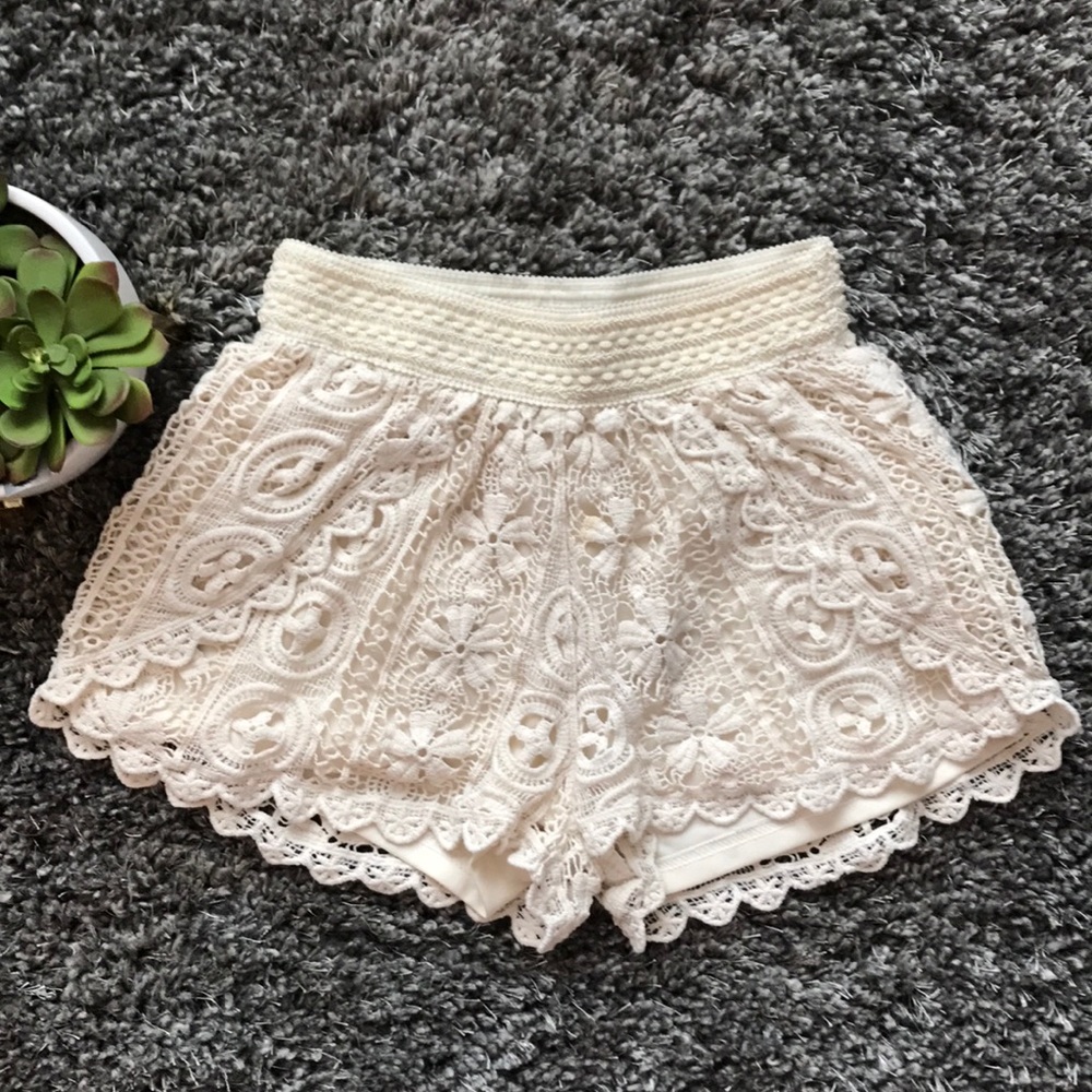 Francesca's Ivory Lace Shorts - Stretchy